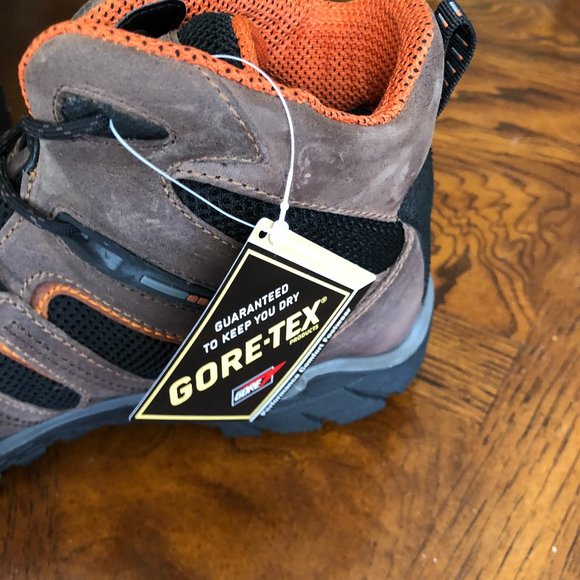 Brand New With Tags Stylish ECCO Boots - Picture 3 of 16